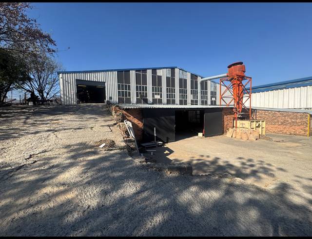2,800M² WAREHOUSE TO LET IN KEW INDUSTRIAL